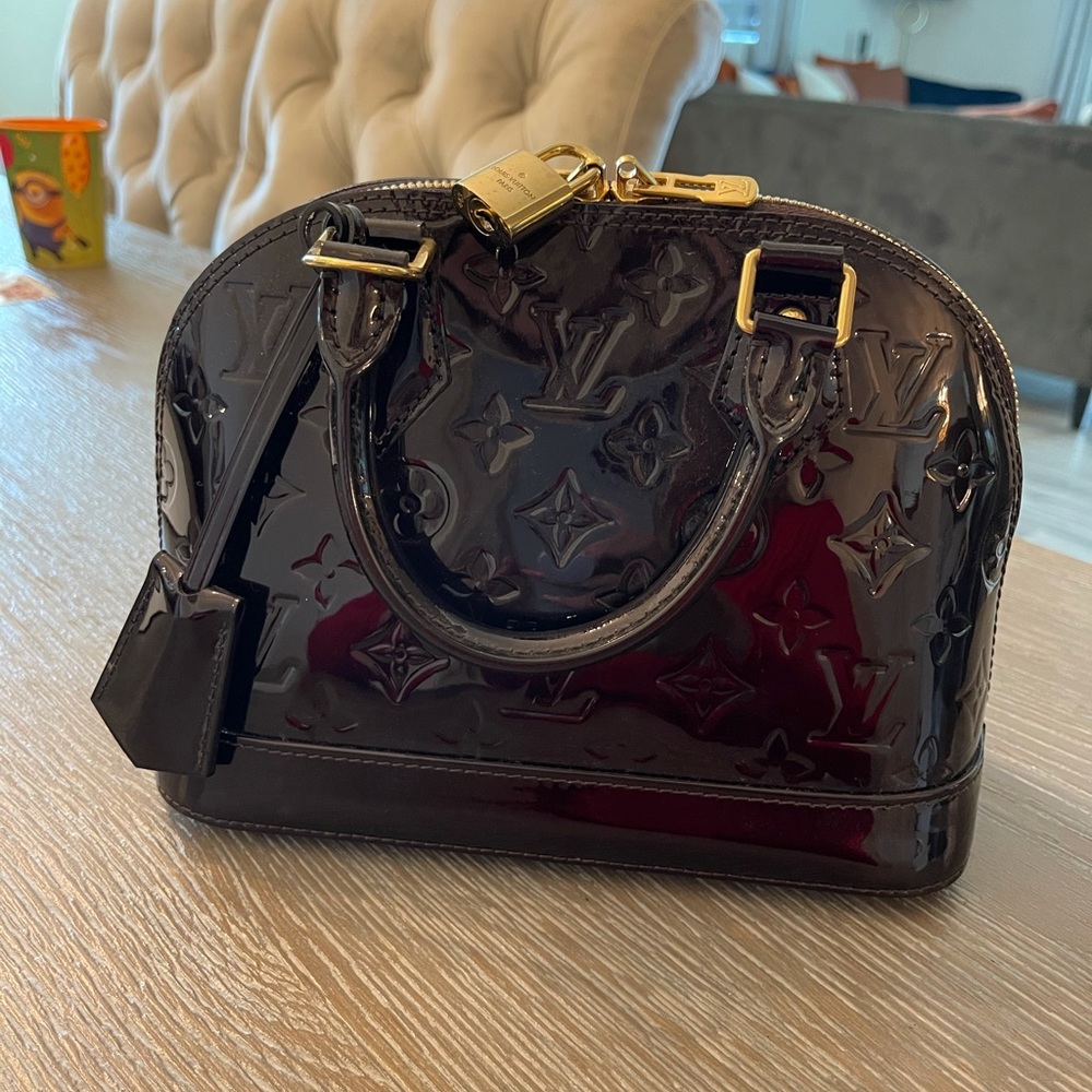 Louis Vuitton alma bb amarante